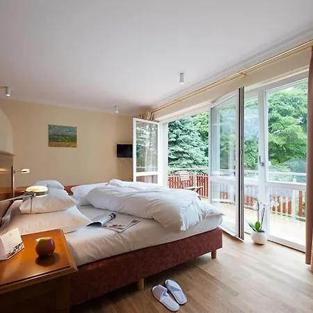 Zu Den Rothen Forellen